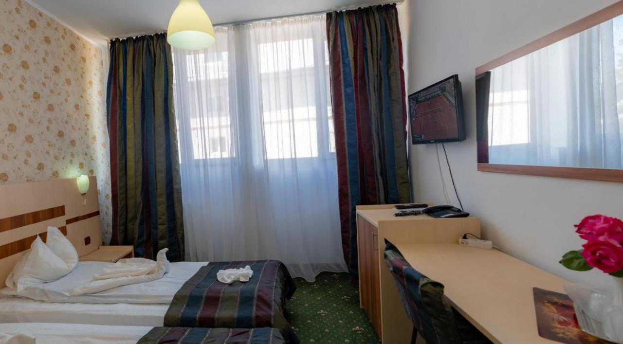 Hotel Turist Pucioasa 外观 照片