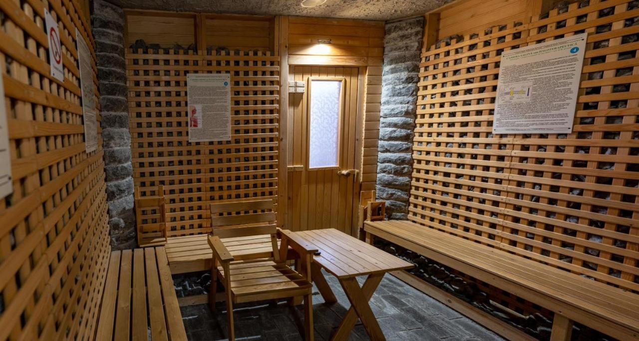 Hotel Turist Pucioasa 外观 照片