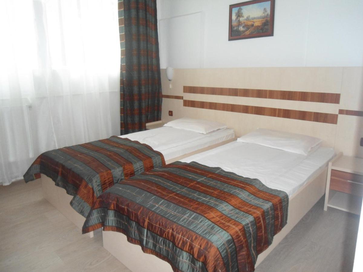 Hotel Turist Pucioasa 外观 照片