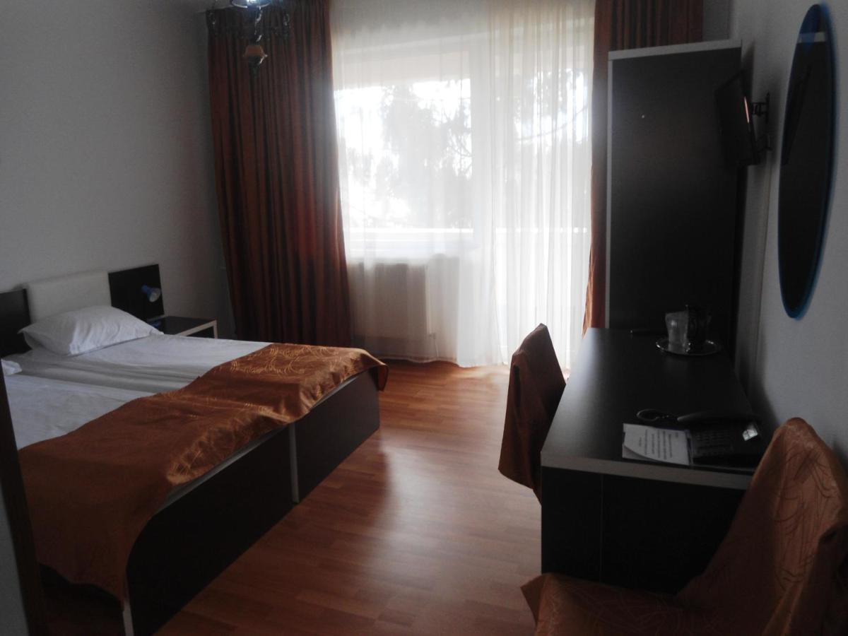 Hotel Turist Pucioasa 外观 照片