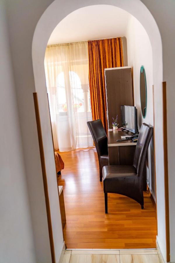 Hotel Turist Pucioasa 外观 照片