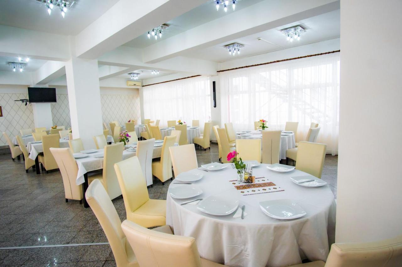 Hotel Turist Pucioasa 外观 照片