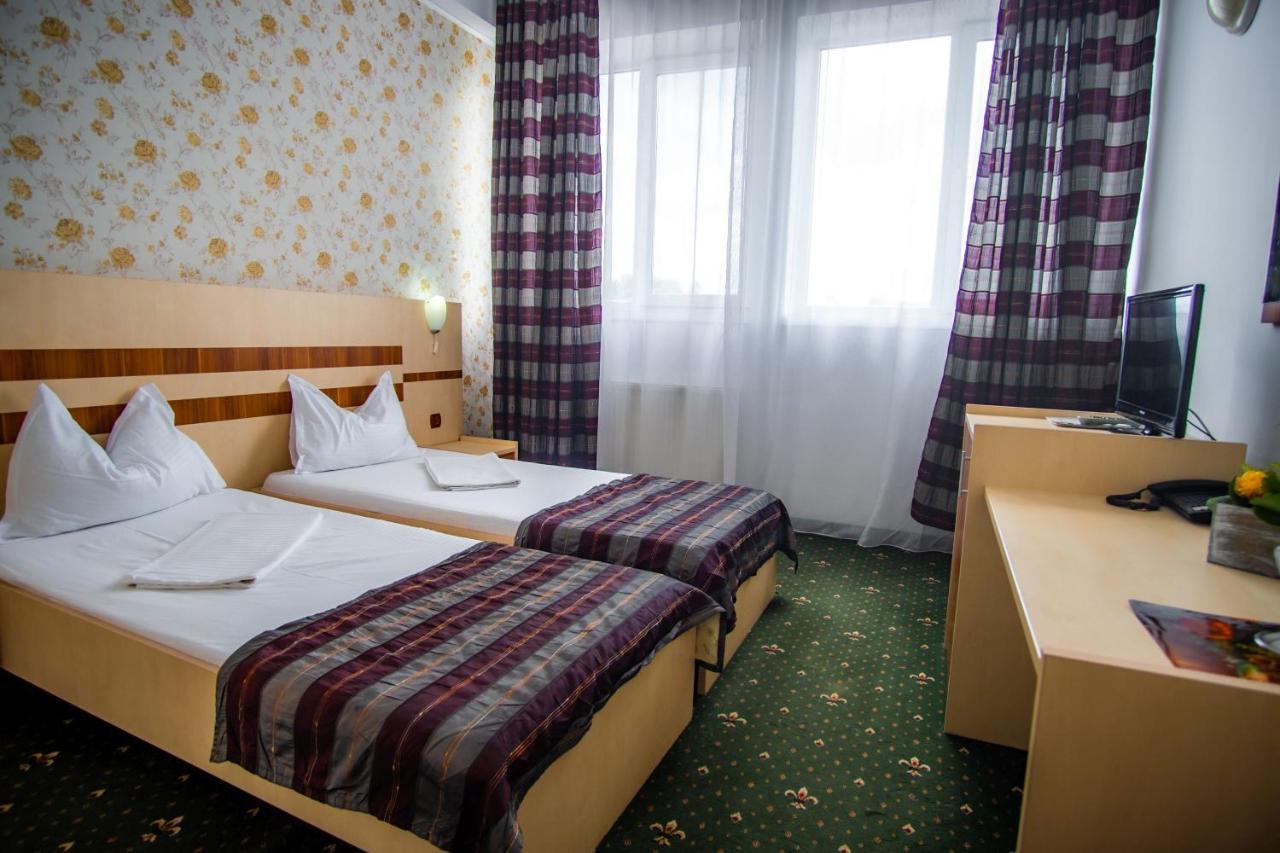 Hotel Turist Pucioasa 外观 照片