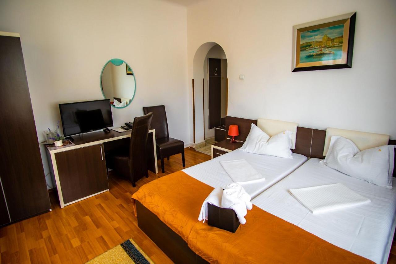 Hotel Turist Pucioasa 外观 照片