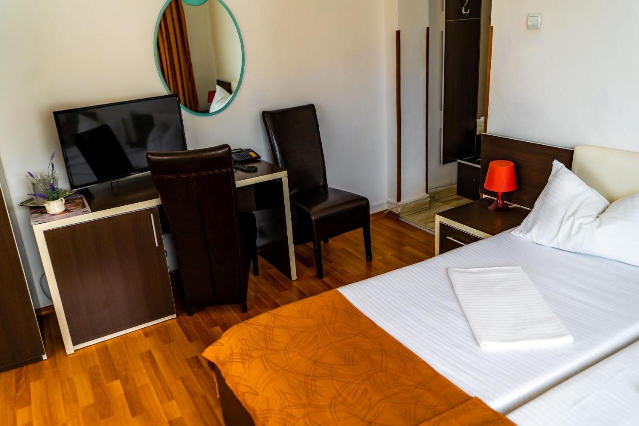 Hotel Turist Pucioasa 外观 照片