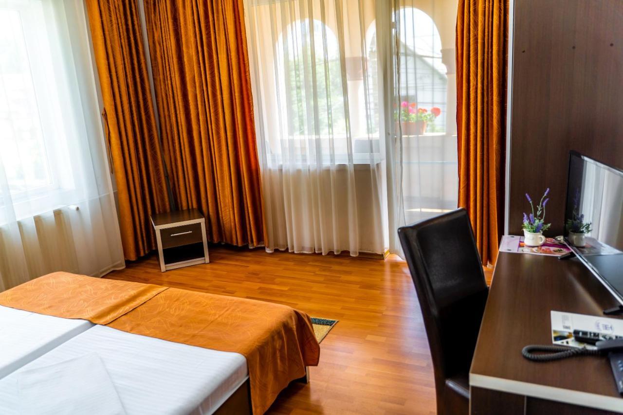 Hotel Turist Pucioasa 外观 照片