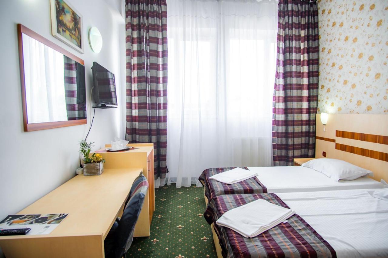 Hotel Turist Pucioasa 外观 照片
