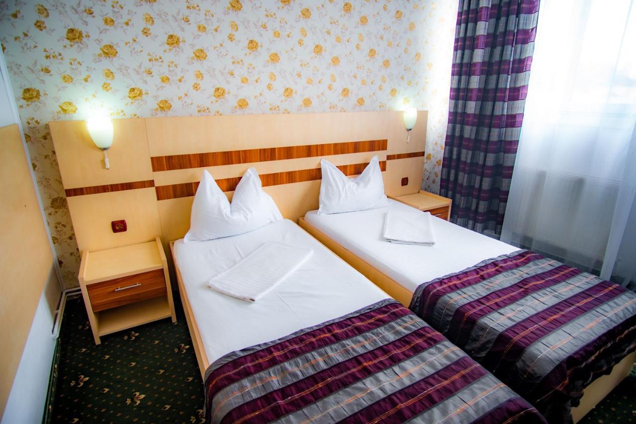 Hotel Turist Pucioasa 外观 照片