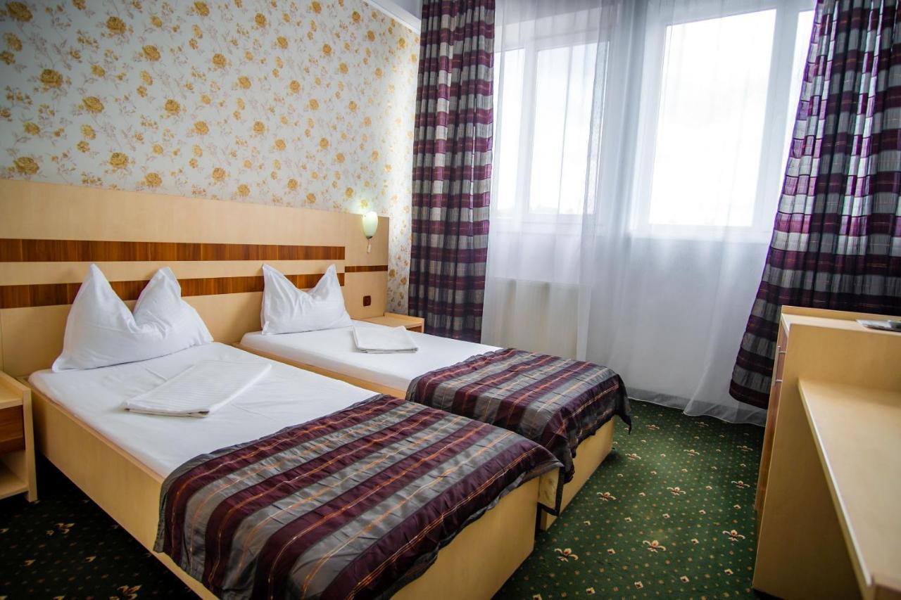 Hotel Turist Pucioasa 外观 照片