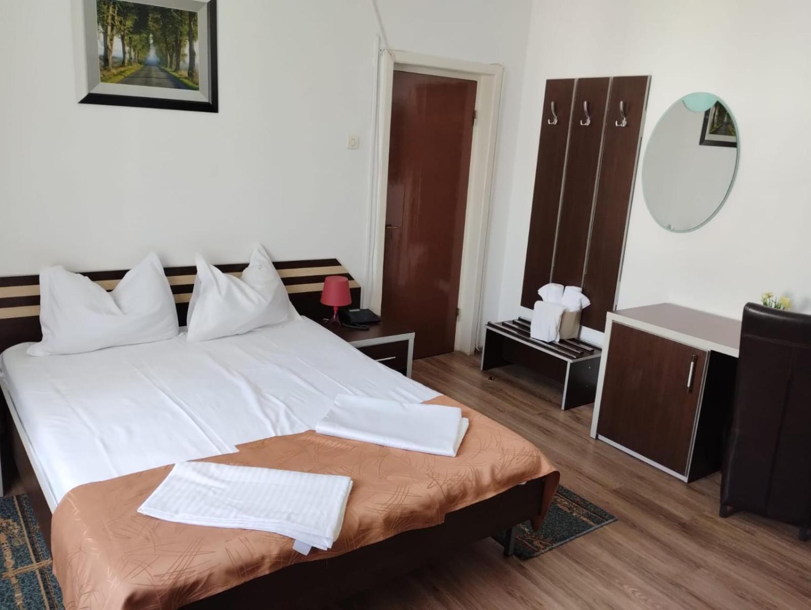 Hotel Turist Pucioasa 外观 照片