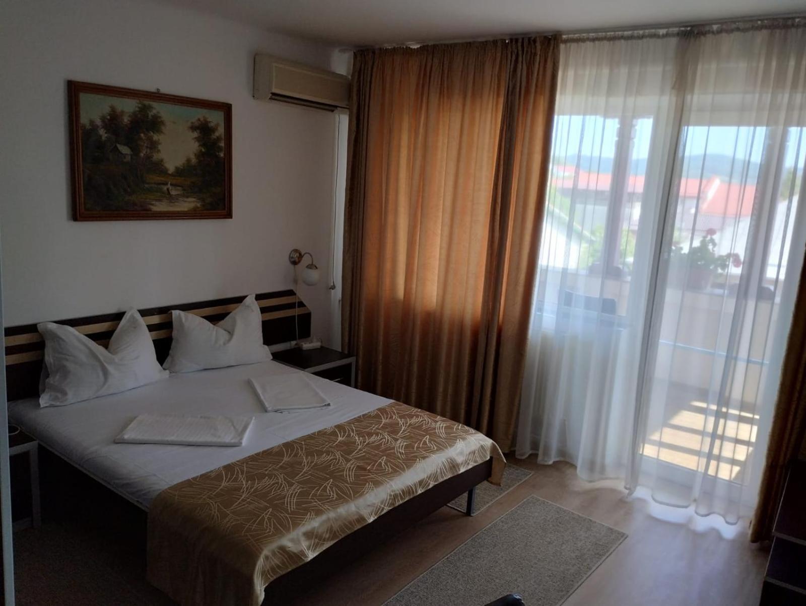 Hotel Turist Pucioasa 外观 照片